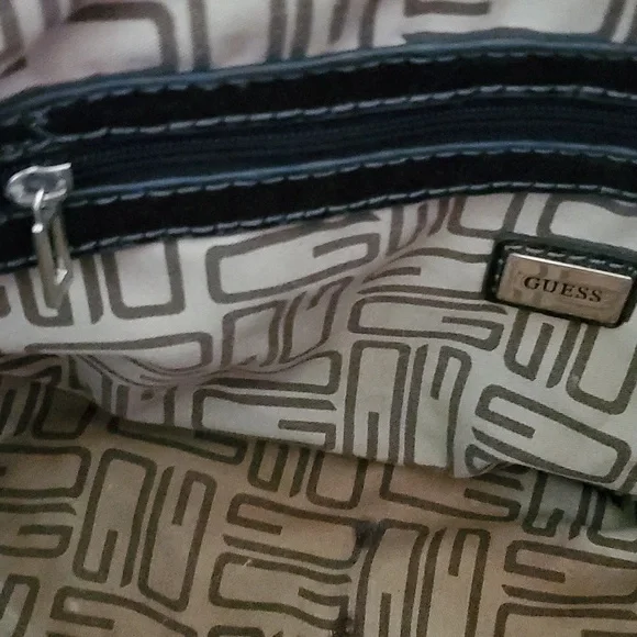 Guess Purse - Picture 7 of 10